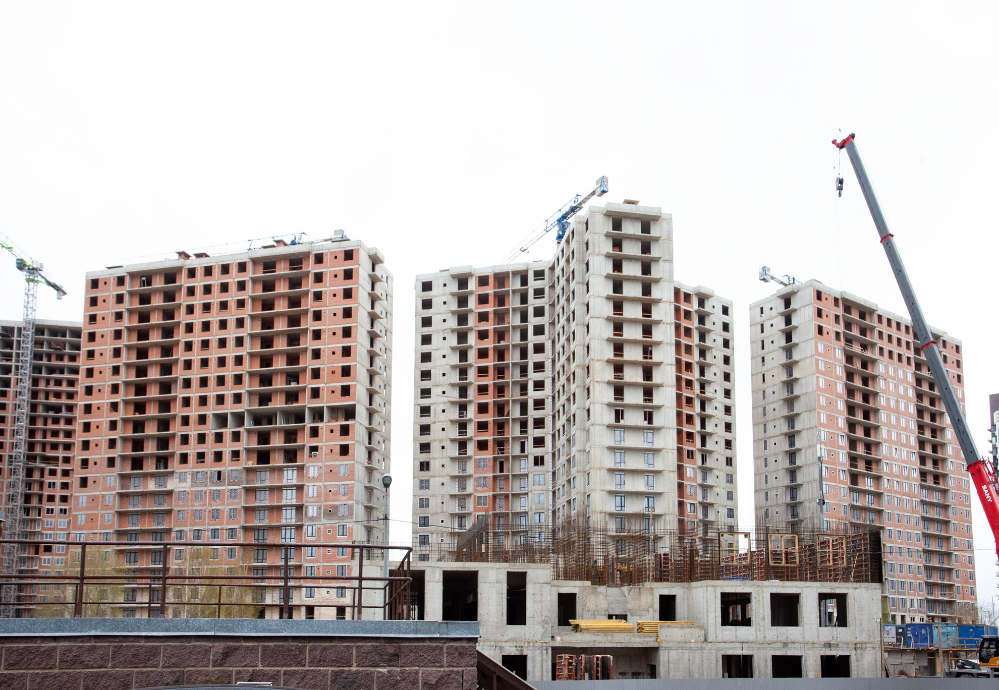 апрель